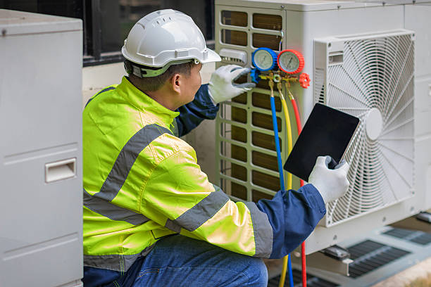 Professional Hvac Installation technician working in Mc Dade, TX